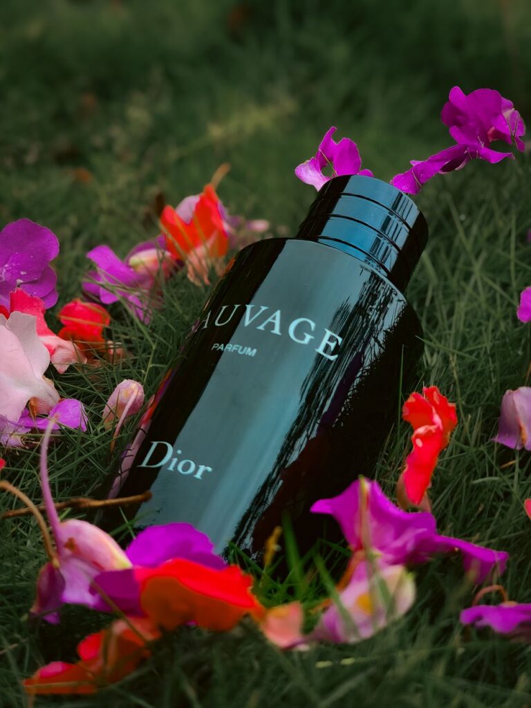 Nước hoa Dior Addict và J'adore: So sánh hai biểu tượng quyến rũ của Dior