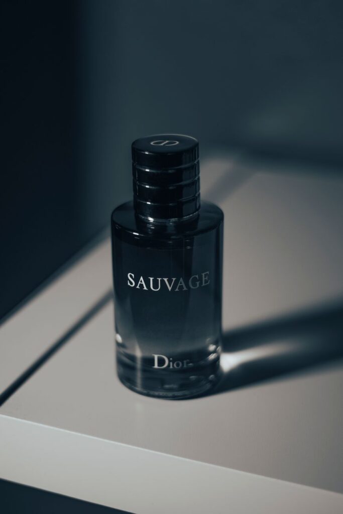 So sánh nước hoa Dior Sauvage và Dior Homme Intense: Đâu là 'chân ái' cho phái mạnh?